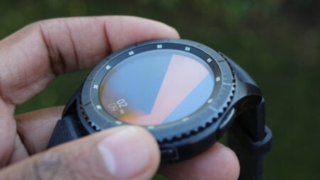 Deal: Grab a Samsung Gear S3 with a free pair of AKG headphones for £199