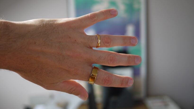 gold oura gen 4 ring on finger