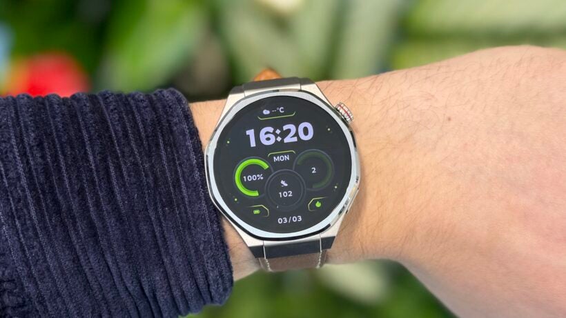 honor-watch-5-ultra-wrist