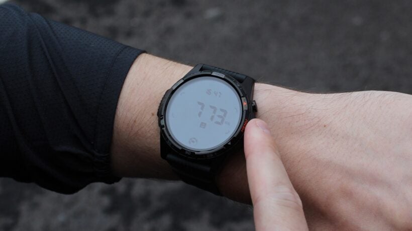 mobvoi-ticwatch-atlas-review-calorie-burn-lcd-wrist