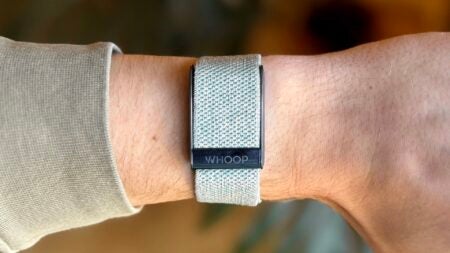 whoop 4.0 on wrist